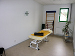 Trockenbau, Innenausbau, Installation von Glastrennwänden für die Physiotherapie in Ebersbach