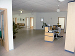 Trockenbau, Innenausbau, Installation von Glastrennwänden für die Physiotherapie in Ebersbach