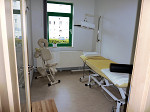 Trockenbau, Innenausbau, Installation von Glastrennwänden für die Physiotherapie in Ebersbach
